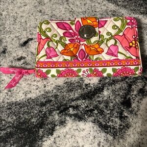 Vera Bradley‎ Lilli Bell Turnlock Wallet Retired Pattern Pink Cream Soft Light